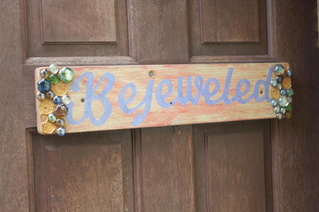 One32 Guesthouse Bejeweled Kingston Ngoại thất bức ảnh