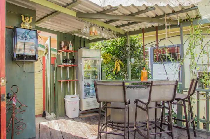 One32 Guesthouse Bejeweled Kingston Ngoại thất bức ảnh