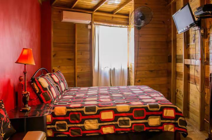 One32 Guesthouse Bejeweled Kingston Ngoại thất bức ảnh