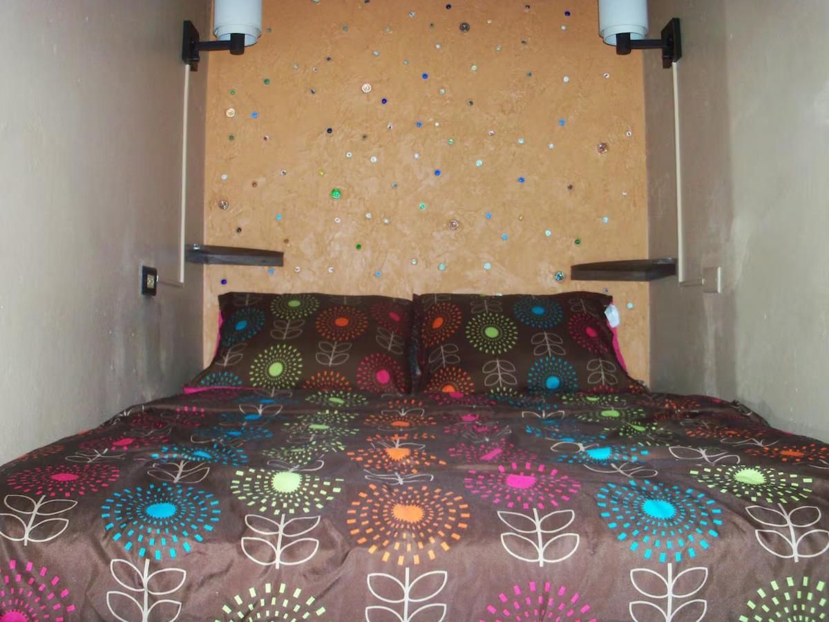 One32 Guesthouse Bejeweled Kingston Ngoại thất bức ảnh
